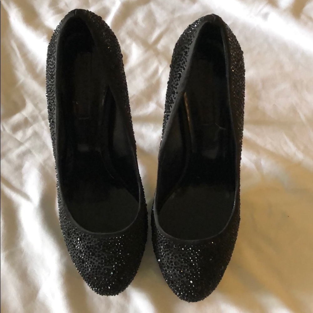 🖤BCBG Vero Cuoio Black Stud/Rhinestone Pumps🖤